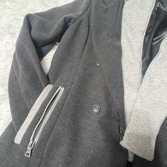 Beautiful coat - Picture 2 of 5